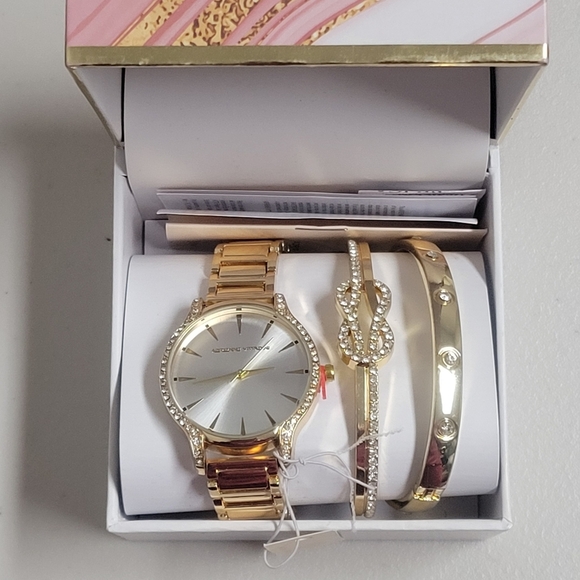 Adrienne Vittadine NWT Gold Women's Watch and Bracelet Set. - Picture 1 of 10